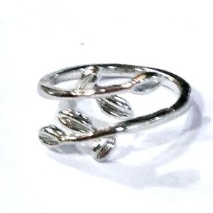 Elegant Silver LEAF &VINE STAINLESS FOREVER WEAR SILVER NEW SIZE 5